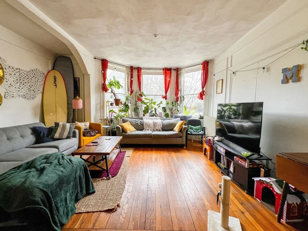 3 bed, 1 bath apartment for rent at 144 Coolidge St Unit 1, Coolidge Corner — photo 3 of 21