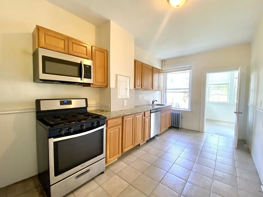 4 bed, 1 bath apartment for rent at 144 Coolidge St Unit 2, Coolidge Corner — photo 11 of 24