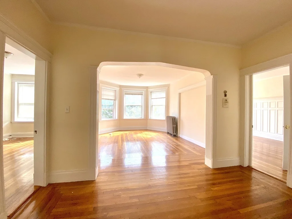4 bed, 1 bath apartment for rent at 144 Coolidge St Unit 2, Coolidge Corner — photo 3 of 24