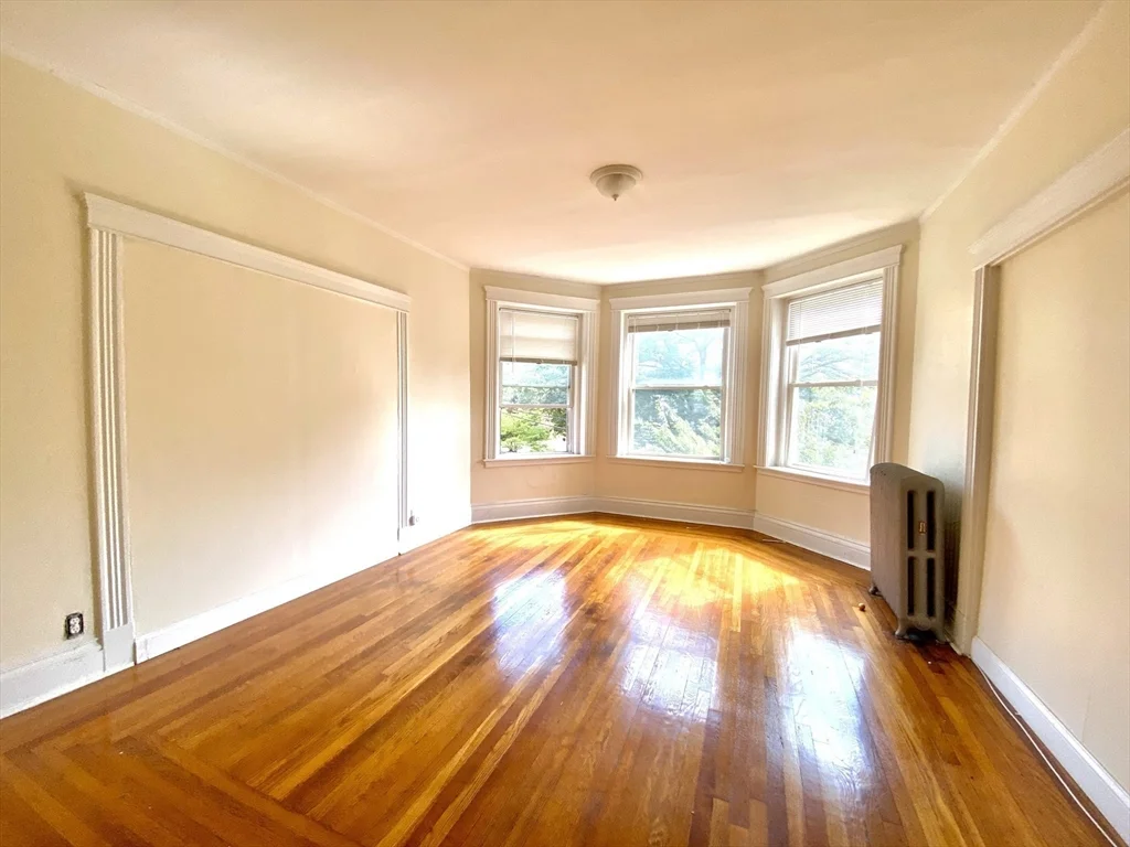 4 bed, 1 bath apartment for rent at 144 Coolidge St Unit 2, Coolidge Corner — photo 2 of 24
