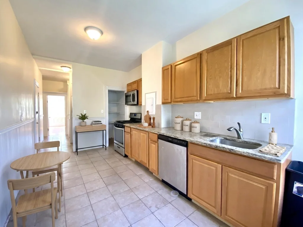 4 bed, 1 bath apartment for rent at 144 Coolidge St Unit 2, Coolidge Corner — photo 9 of 24
