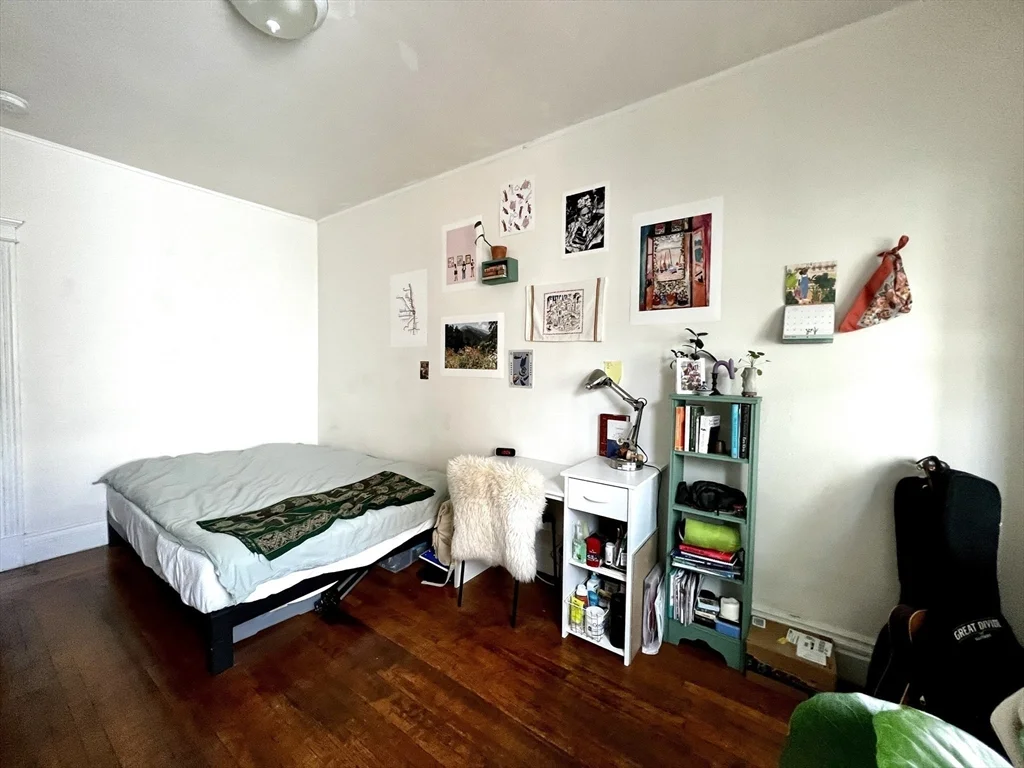 4 bed, 1 bath apartment for rent at 144 Coolidge St Unit 3, Coolidge Corner — photo 8 of 17