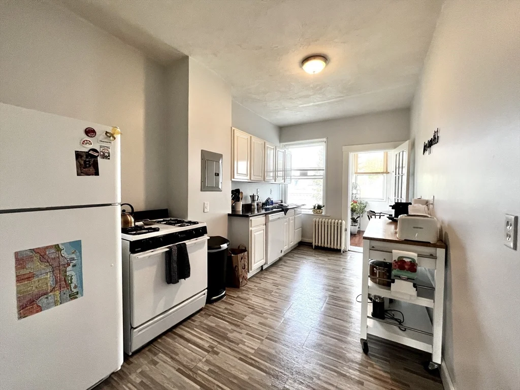 4 bed, 1 bath apartment for rent at 144 Coolidge St Unit 3, Coolidge Corner — photo 15 of 17