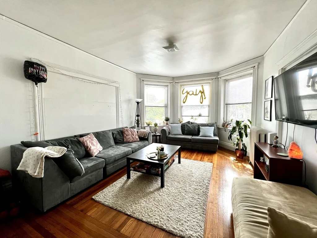 4 bed, 1 bath apartment for rent at 144 Coolidge St Unit 3, Coolidge Corner — photo 2 of 17