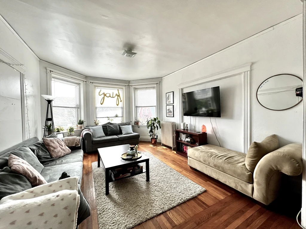 4 bed, 1 bath apartment for rent at 144 Coolidge St Unit 3, Coolidge Corner