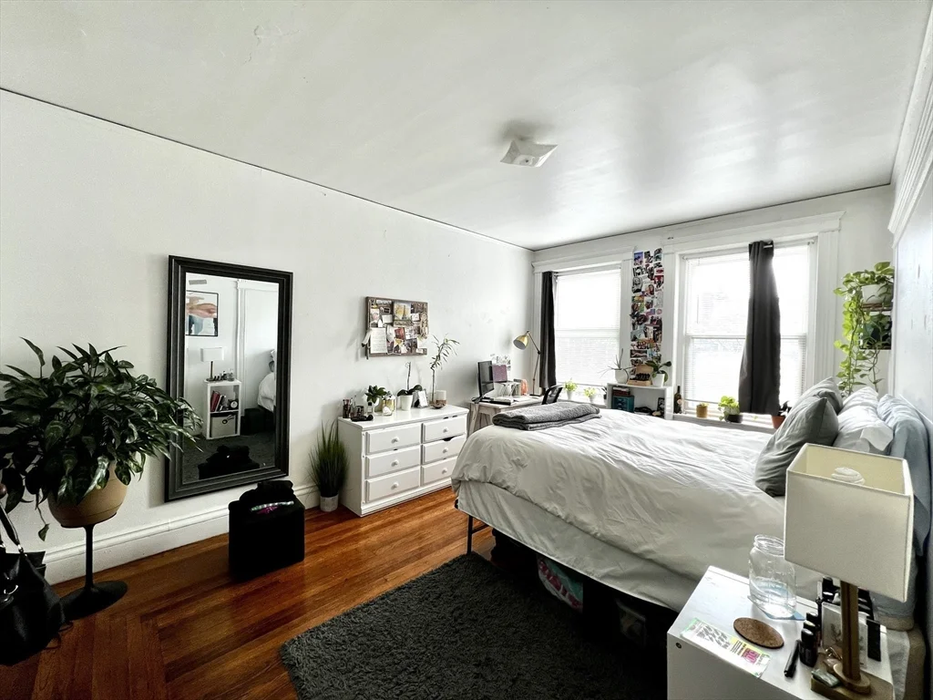 4 bed, 1 bath apartment for rent at 144 Coolidge St Unit 3, Coolidge Corner — photo 3 of 17