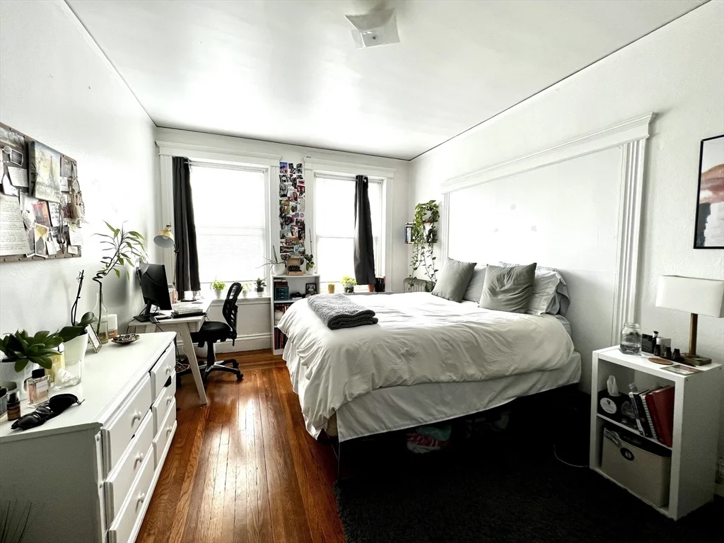 4 bed, 1 bath apartment for rent at 144 Coolidge St Unit 3, Coolidge Corner — photo 4 of 17