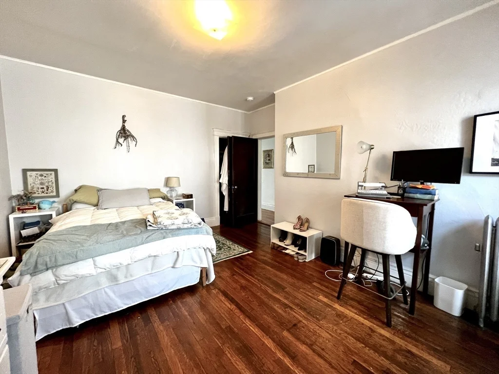 4 bed, 1 bath apartment for rent at 144 Coolidge St Unit 3, Coolidge Corner — photo 10 of 17