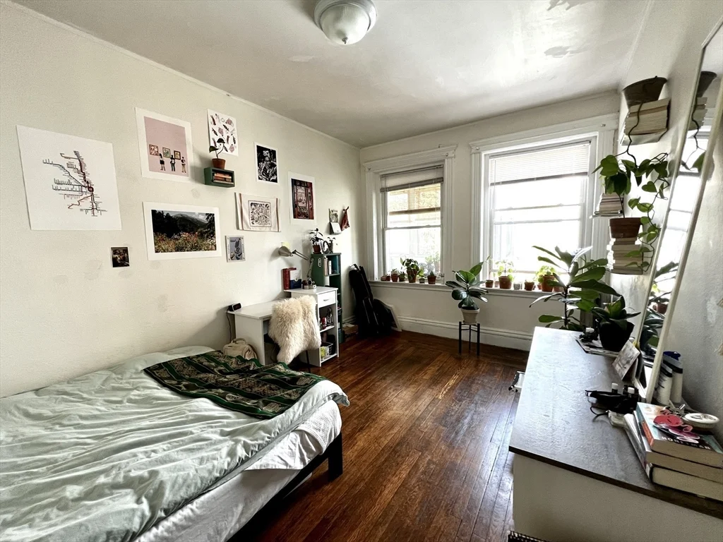 4 bed, 1 bath apartment for rent at 144 Coolidge St Unit 3, Coolidge Corner — photo 5 of 17
