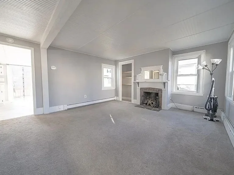 3 bed, 1 bath apartment for rent at 144 Crescent St Unit 1, Quincy — photo 3 of 9