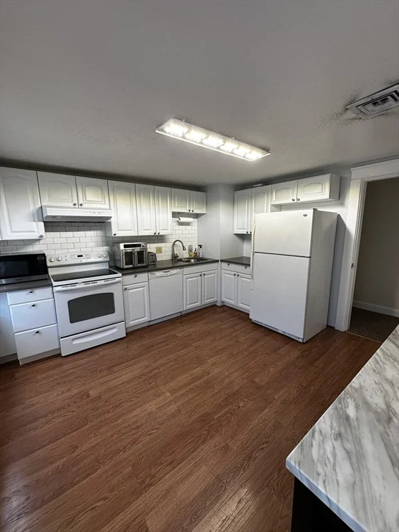 2 bed, 1 bath apartment for rent at 144 E Main St Unit 2, Westborough — photo 3 of 9