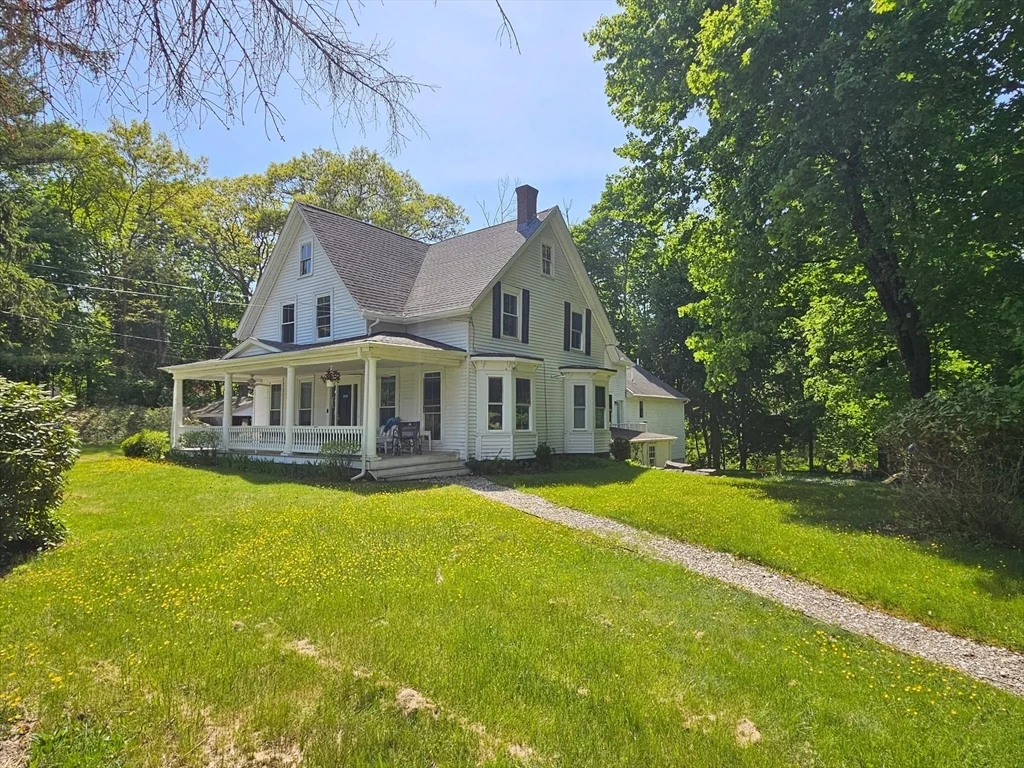6 bed, 3 bath apartment for rent at 144 East St, Sharon — photo 4 of 42