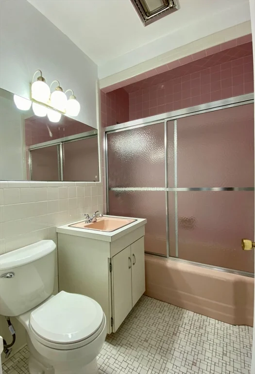 5 bed, 3 bath apartment for rent at 144 Ellison Park Unit 1, Waltham — photo 17 of 20