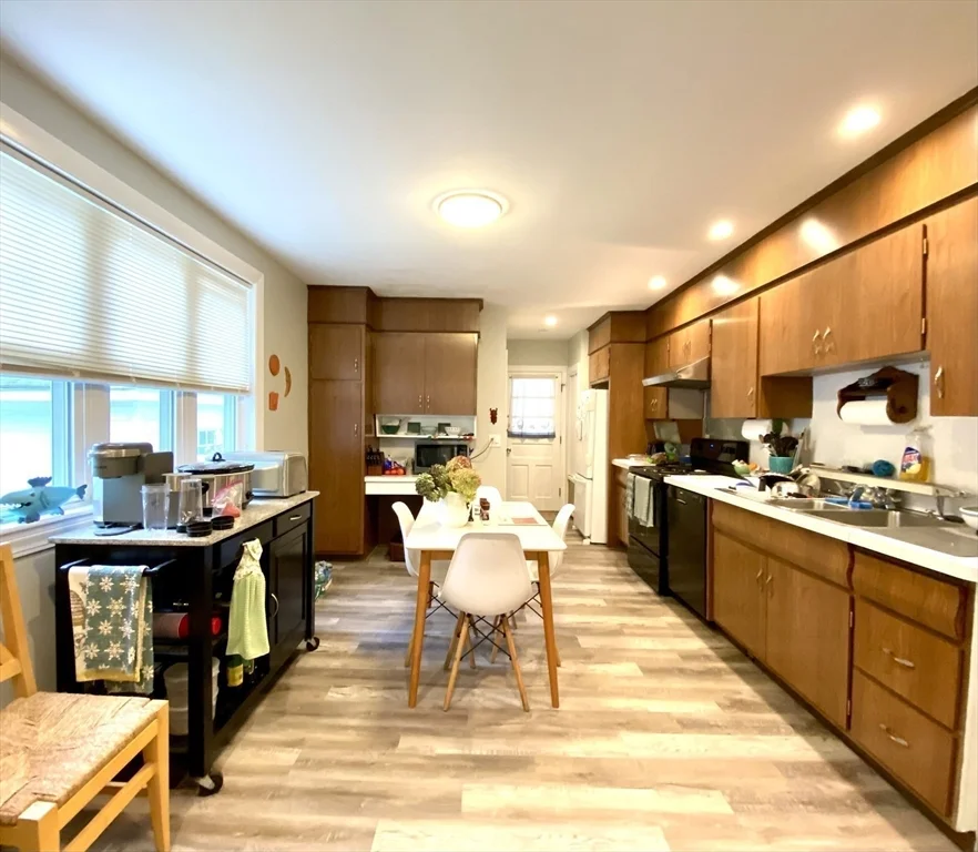 5 bed, 3 bath apartment for rent at 144 Ellison Park Unit 1, Waltham — photo 3 of 20