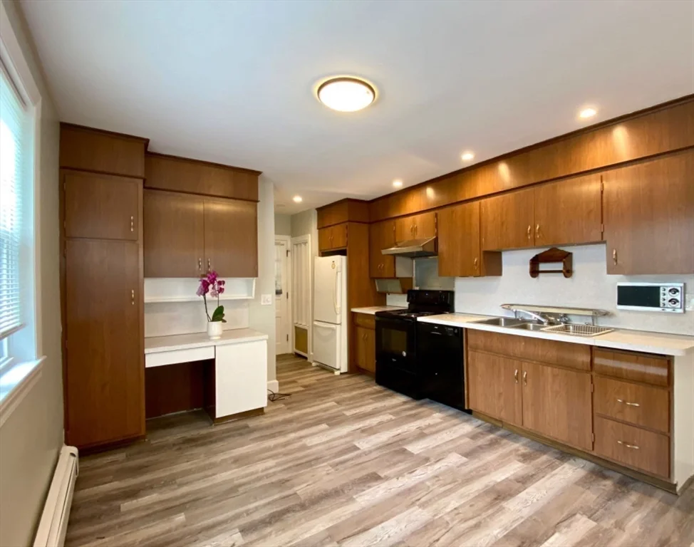 5 bed, 3 bath apartment for rent at 144 Ellison Park Unit 1, Waltham — photo 4 of 20