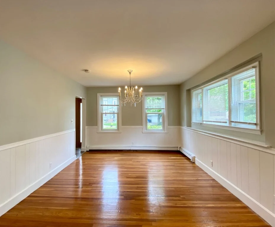 5 bed, 3 bath apartment for rent at 144 Ellison Park, Waltham — photo 3 of 17