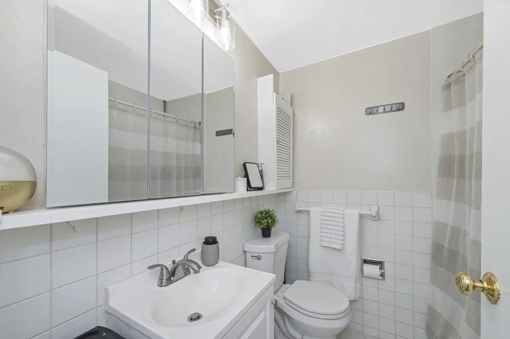 2 bed, 1 bath apartment for rent at 144 Kenrick St Unit 12, Oak Square — photo 21 of 34
