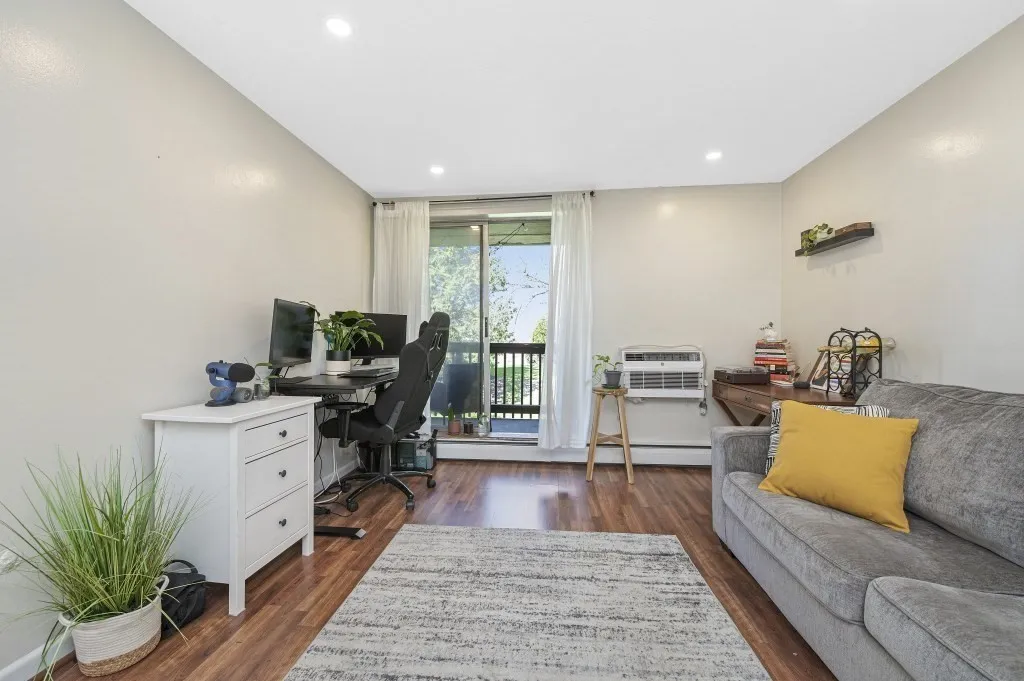 2 bed, 1 bath apartment for rent at 144 Kenrick St Unit 12, Oak Square — photo 7 of 34