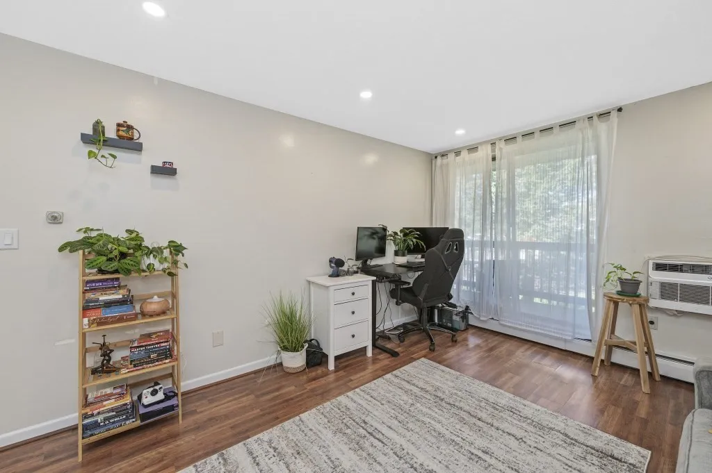 2 bed, 1 bath apartment for rent at 144 Kenrick St Unit 12, Oak Square — photo 6 of 34