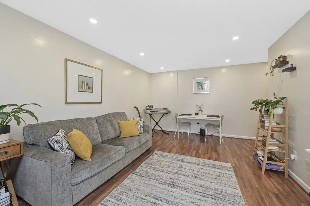 2 bed, 1 bath apartment for rent at 144 Kenrick St Unit 12, Oak Square — photo 8 of 34