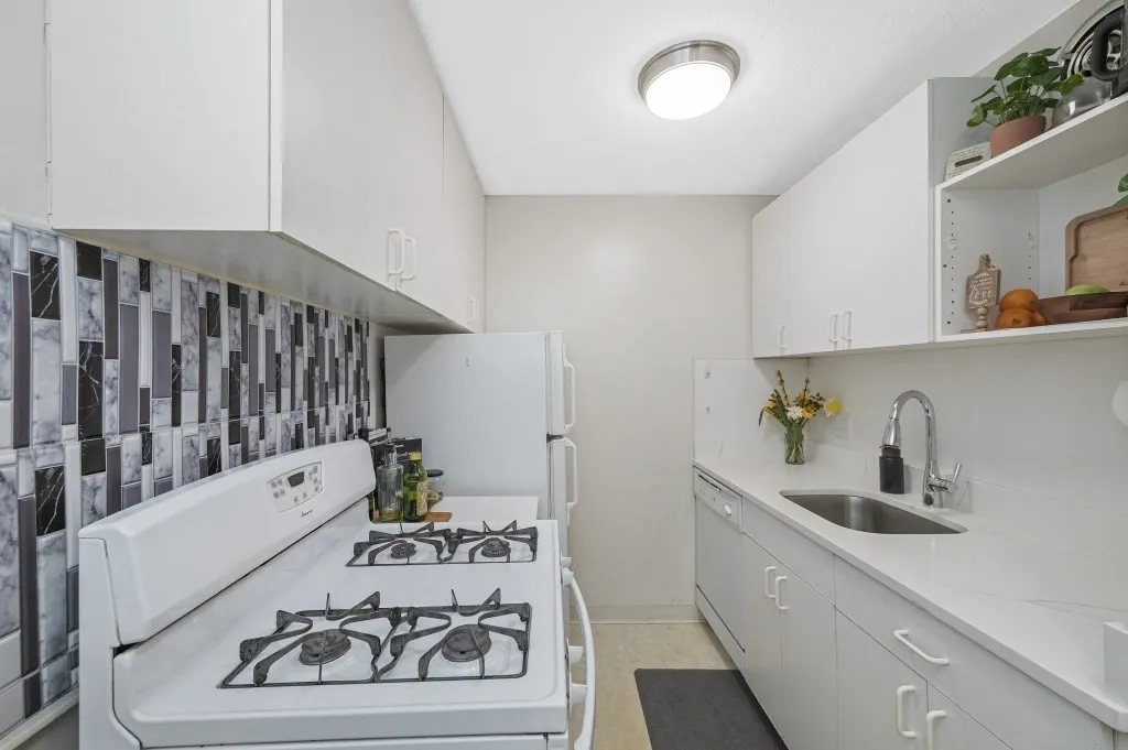 2 bed, 1 bath apartment for rent at 144 Kenrick St Unit 12, Oak Square — photo 11 of 34