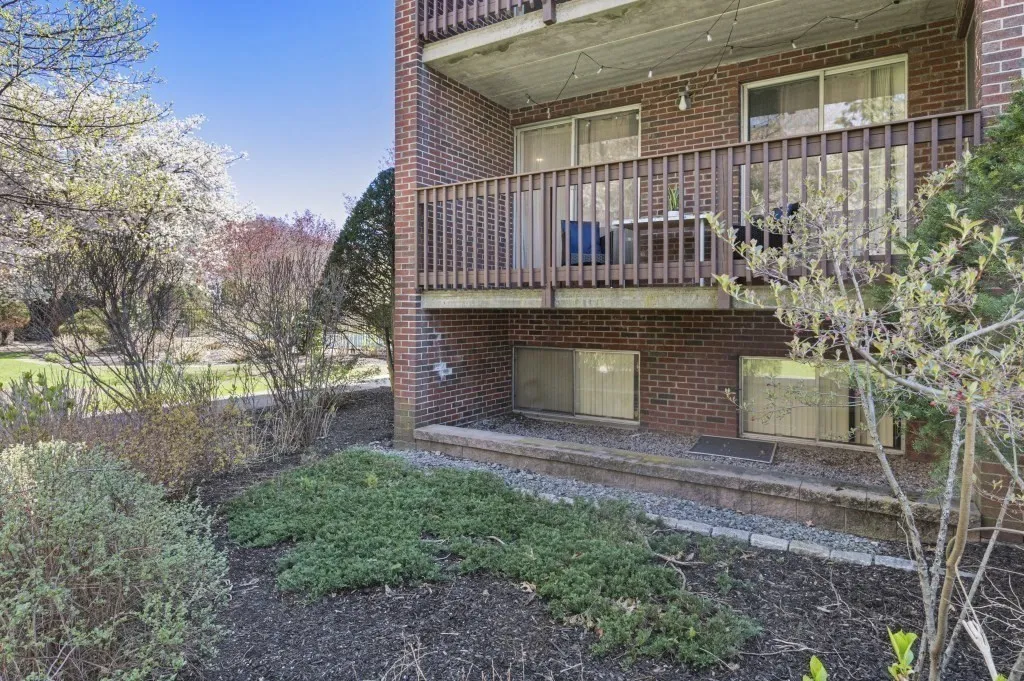 2 bed, 1 bath apartment for rent at 144 Kenrick St Unit 12, Oak Square — photo 27 of 34