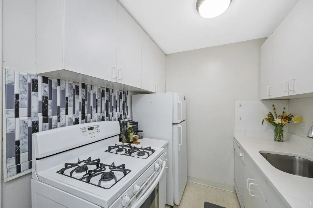 2 bed, 1 bath apartment for rent at 144 Kenrick St Unit 12, Oak Square — photo 12 of 34