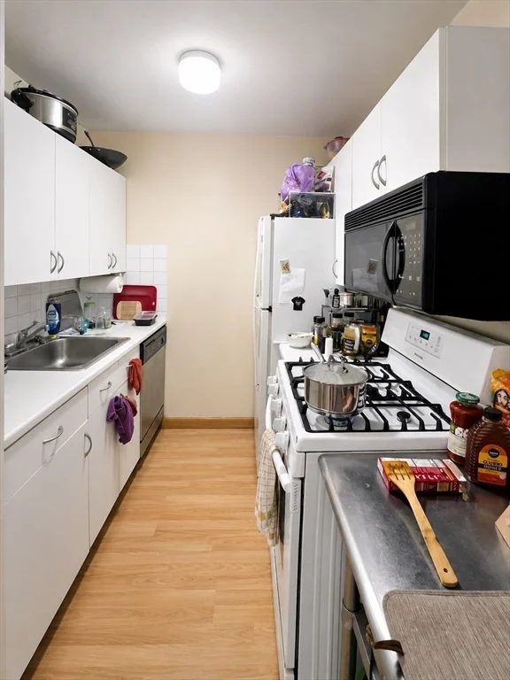 2 bed, 1 bath apartment for rent at 144 Kenrick Unit 35, Brighton — photo 2 of 7