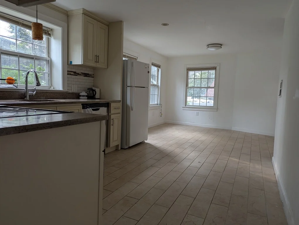 3 bed, 3 bath apartment for rent at 144 Lake Shore Dr, Weymouth — photo 2 of 25
