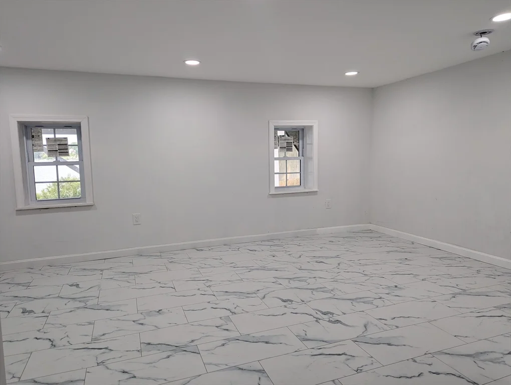 3 bed, 3 bath apartment for rent at 144 Lake Shore Dr, Weymouth — photo 18 of 25