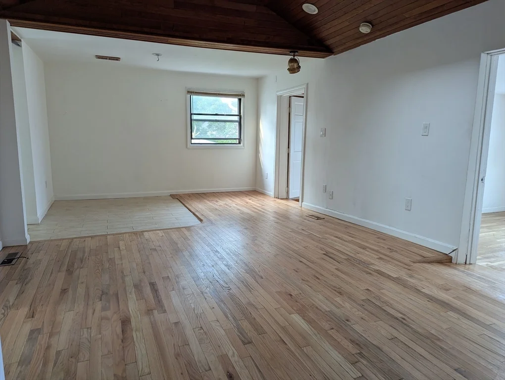 3 bed, 3 bath apartment for rent at 144 Lake Shore Dr, Weymouth — photo 4 of 25
