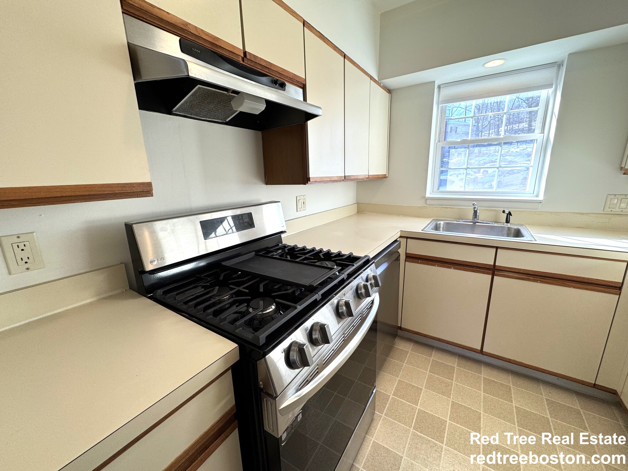 2 bed, 1 bath apartment for rent at 144 Lake Shore Rd Unit 1, Brighton — photo 1 of 21