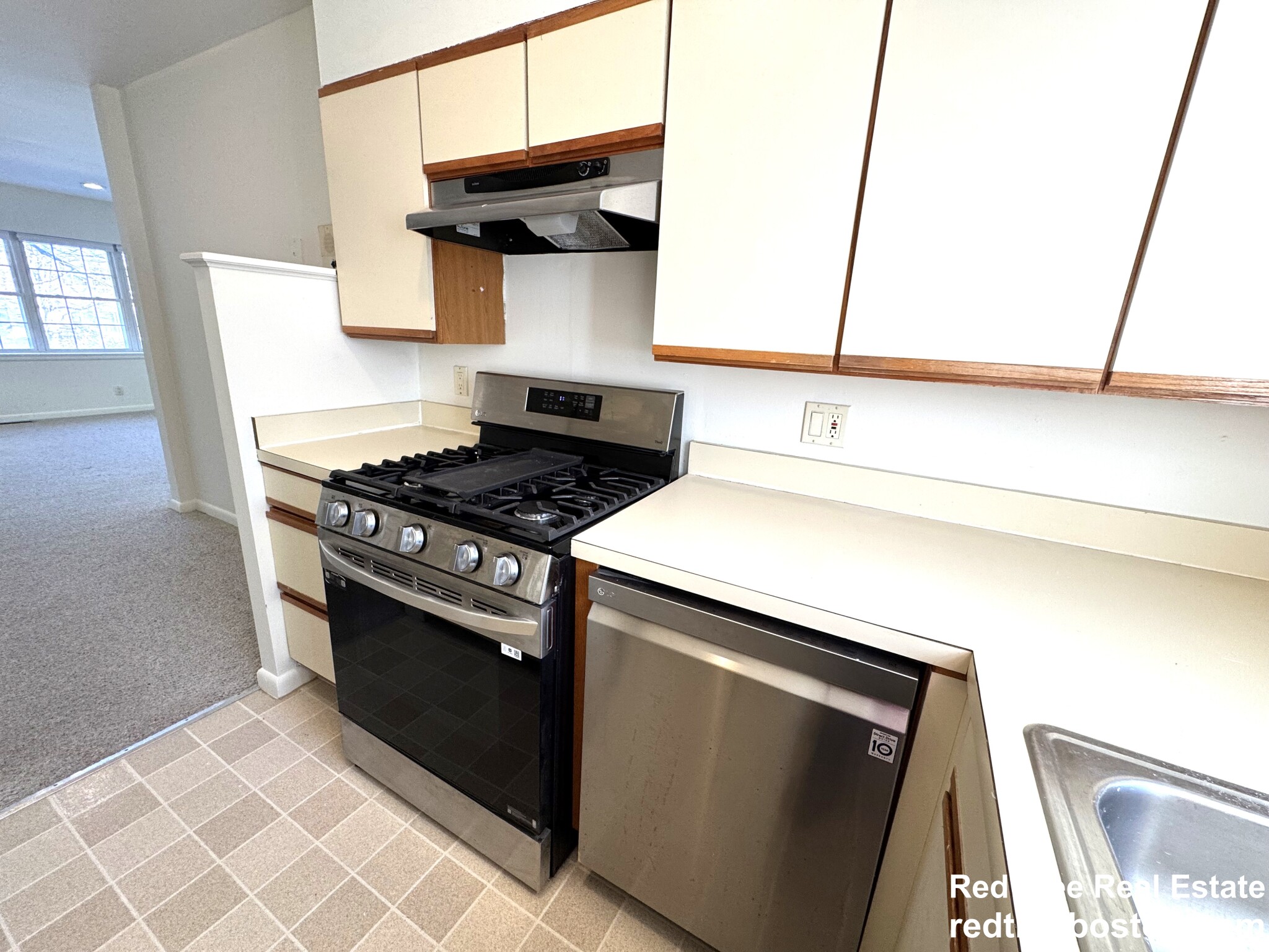 2 bed, 1 bath apartment for rent at 144 Lake Shore Rd Unit 1, Brighton — photo 2 of 21