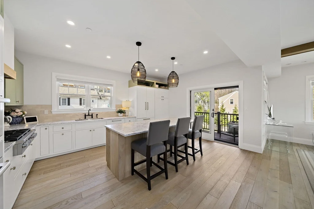 3 bed, 2 bath apartment for rent at 144 Linden St Unit 2, Wellesley — photo 3 of 28