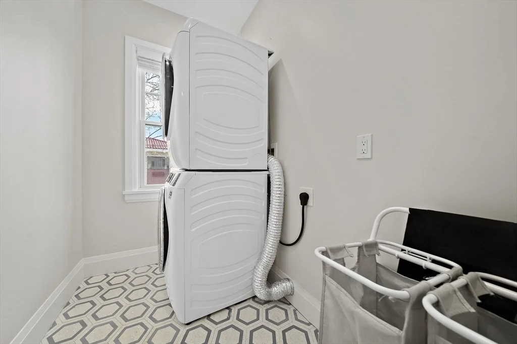3 bed, 2 bath apartment for rent at 144 Linden St Unit 2, Wellesley — photo 17 of 28