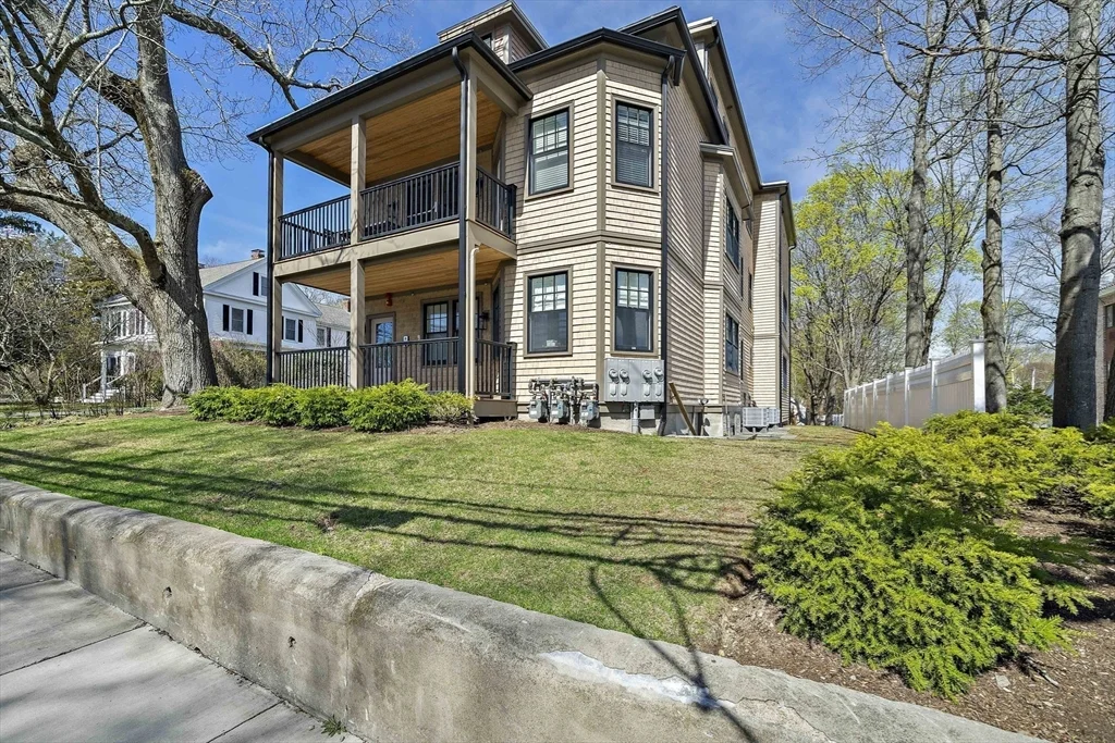 3 bed, 2 bath apartment for rent at 144 Linden St Unit 2, Wellesley — photo 20 of 28