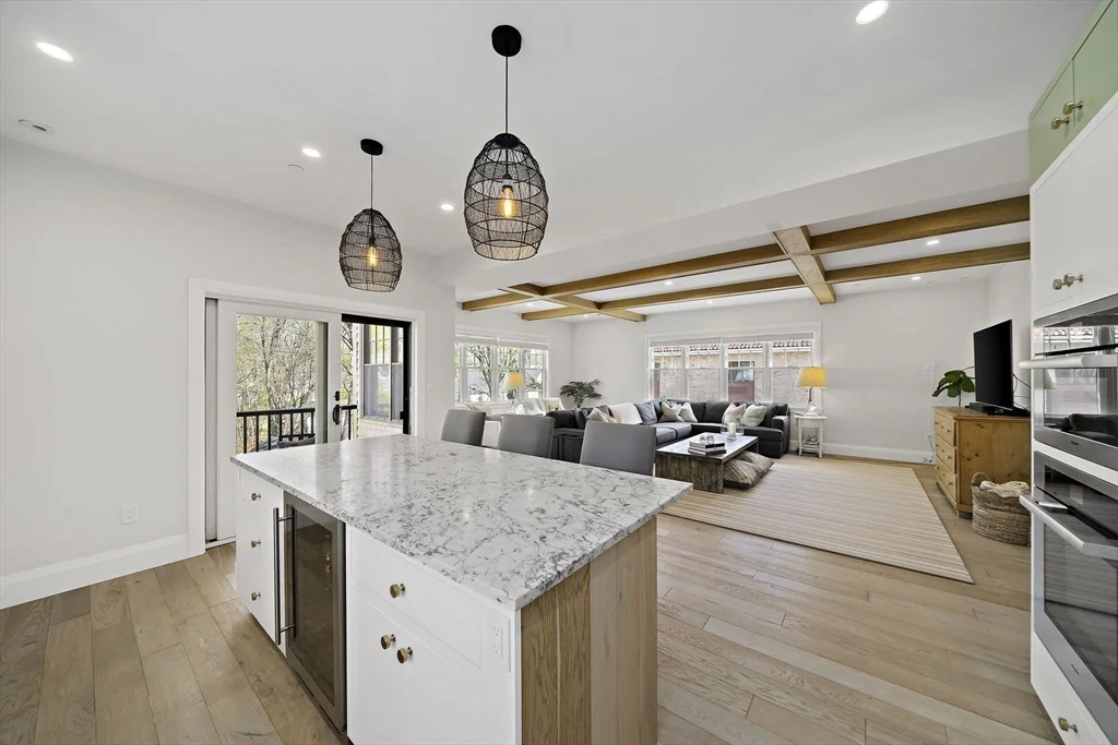 3 bed, 2 bath apartment for rent at 144 Linden St Unit 2, Wellesley — photo 4 of 28