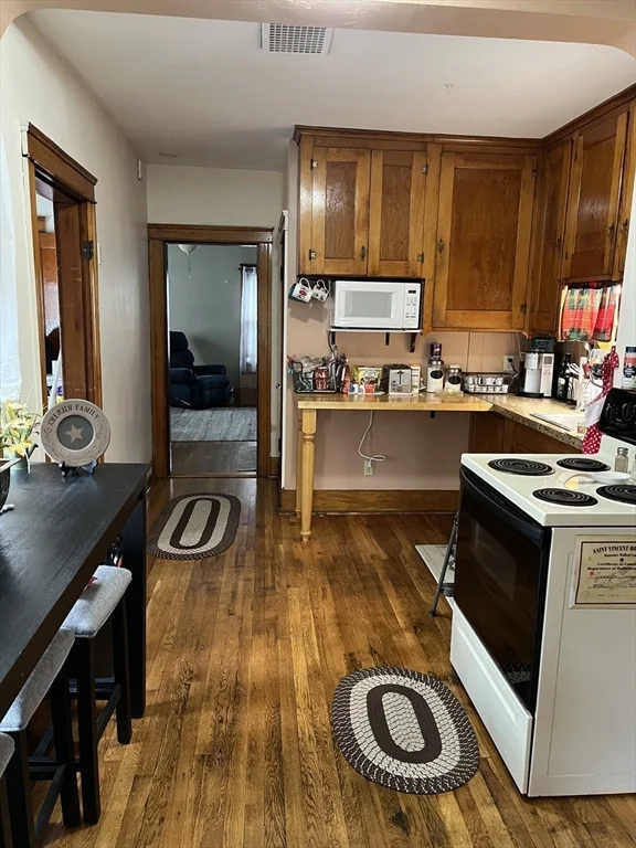 2 bed, 1 bath apartment for rent at 144 Linwood St Unit 144, Uxbridge — photo 4 of 12