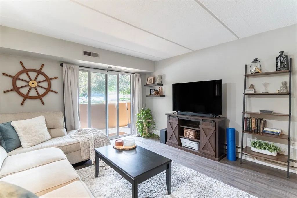 1 bed, 1 bath apartment for rent at 144 Marble Unit 103, Stoneham — photo 6 of 15