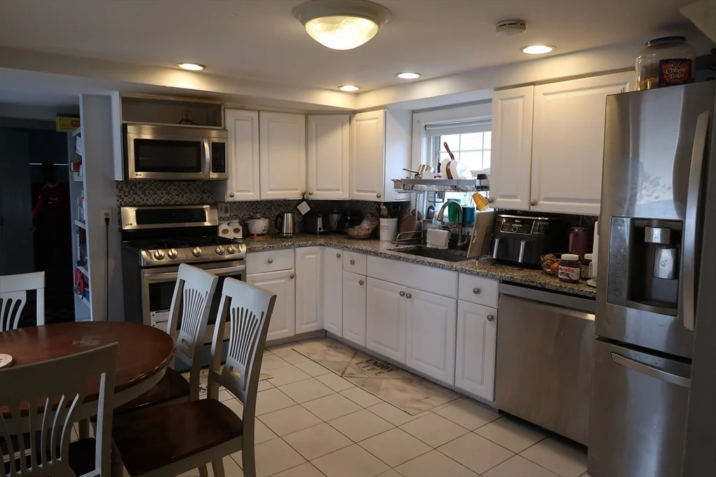 3 bed, 2 bath apartment for rent at 144 Massasoit St, Waltham — photo 4 of 16