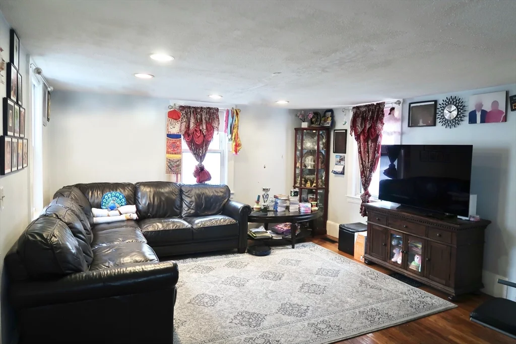 3 bed, 2 bath apartment for rent at 144 Massasoit St, Waltham — photo 2 of 16