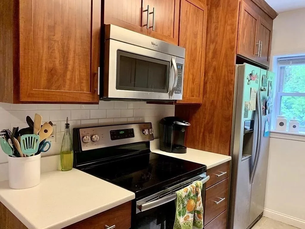 3 bed, 1 bath apartment for rent at 144 Newton St Unit 2, Brighton — photo 4 of 11