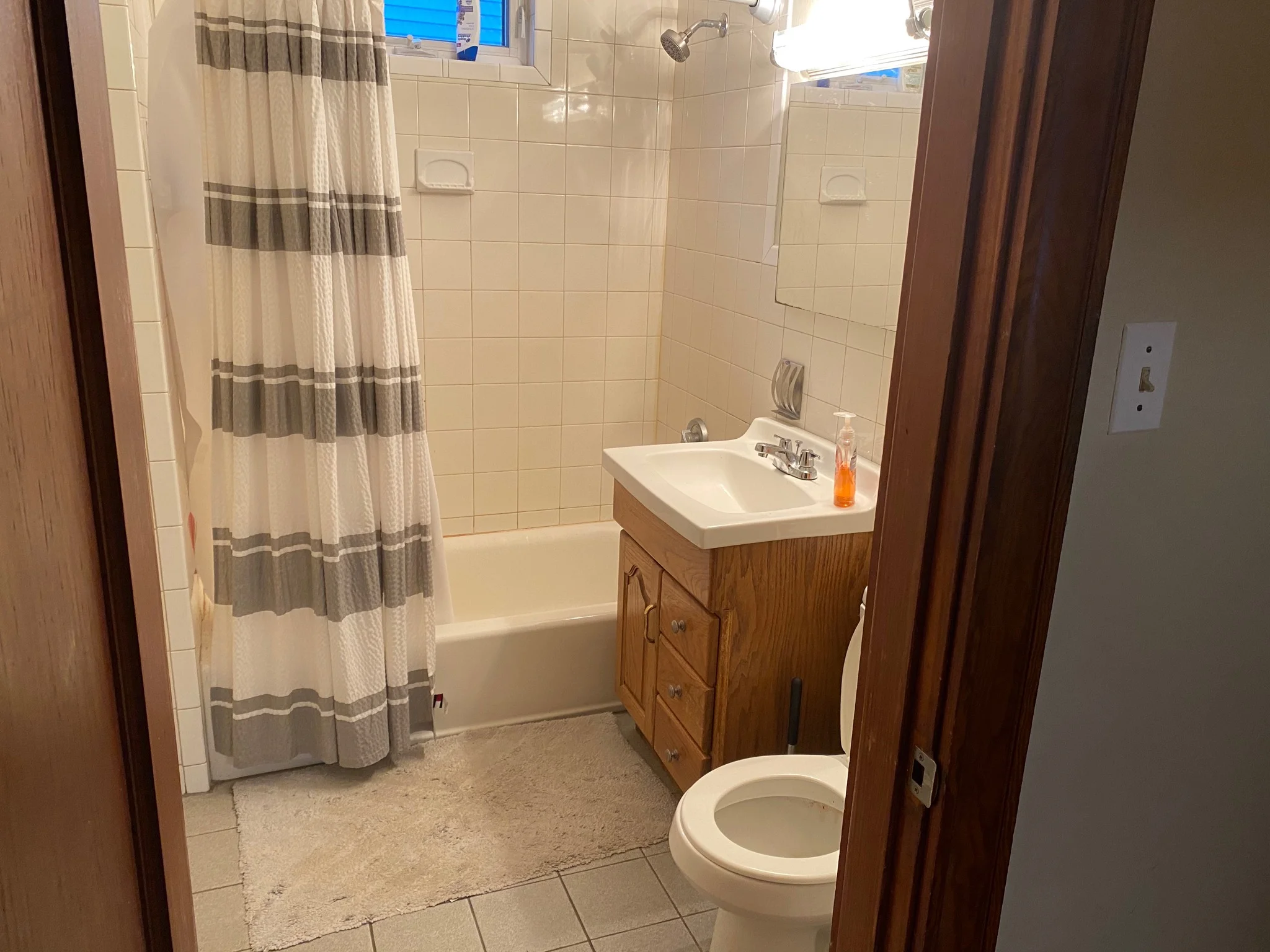 3 bed, 1 bath apartment for rent at 144 Nonantum, Brighton — photo 9 of 12