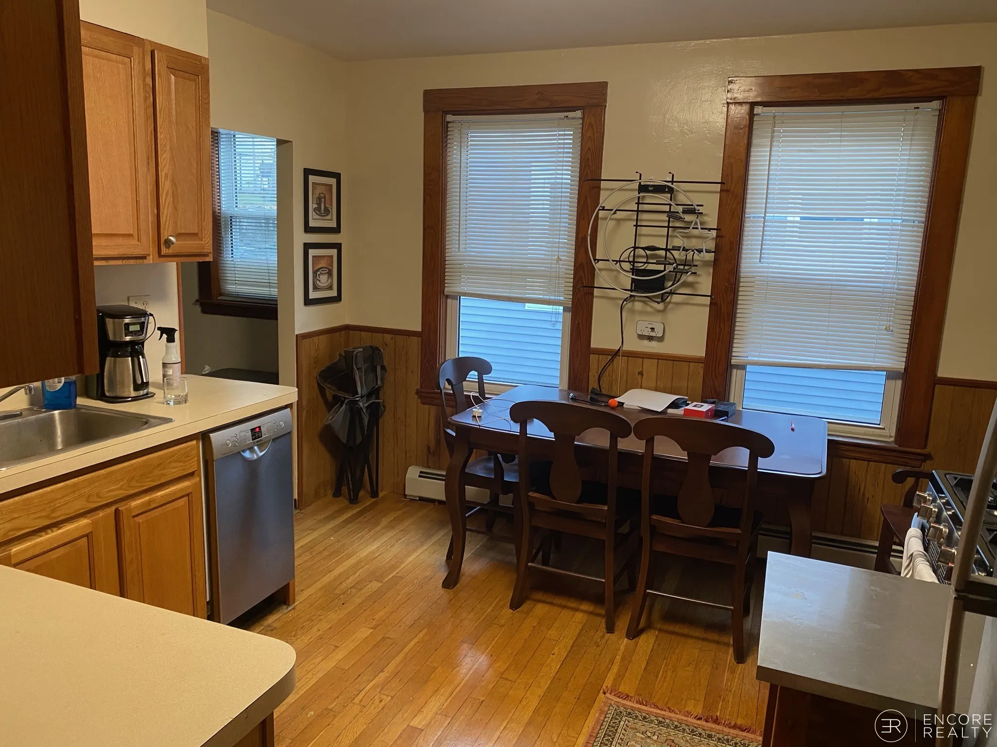 3 bed, 1 bath apartment for rent at 144 Nonantum St Unit 1, Brighton — photo 2 of 10