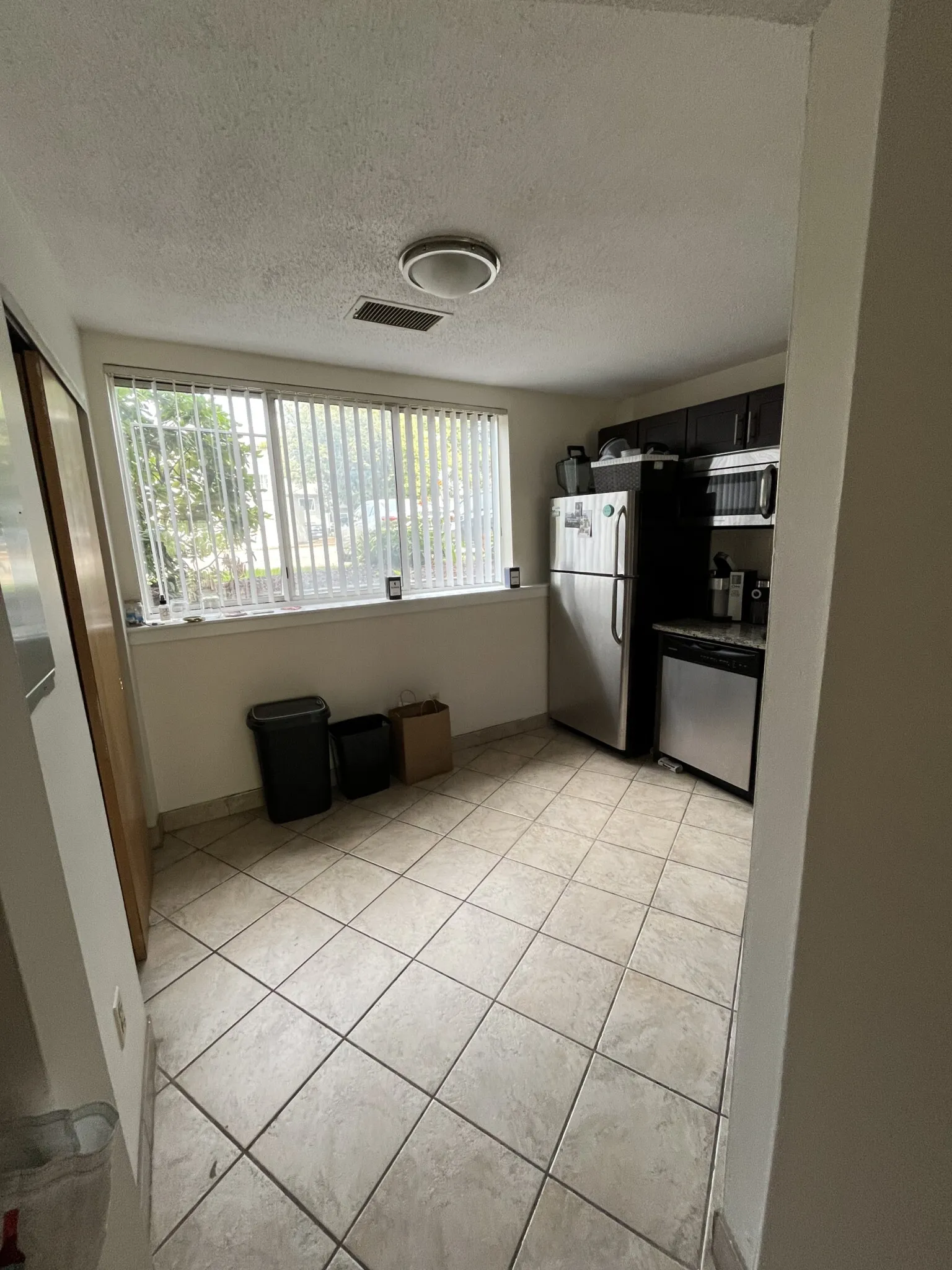2 bed, 1.5 bath apartment for rent at 144 North Beacon St Unit B1, Oak Square — photo 3 of 18