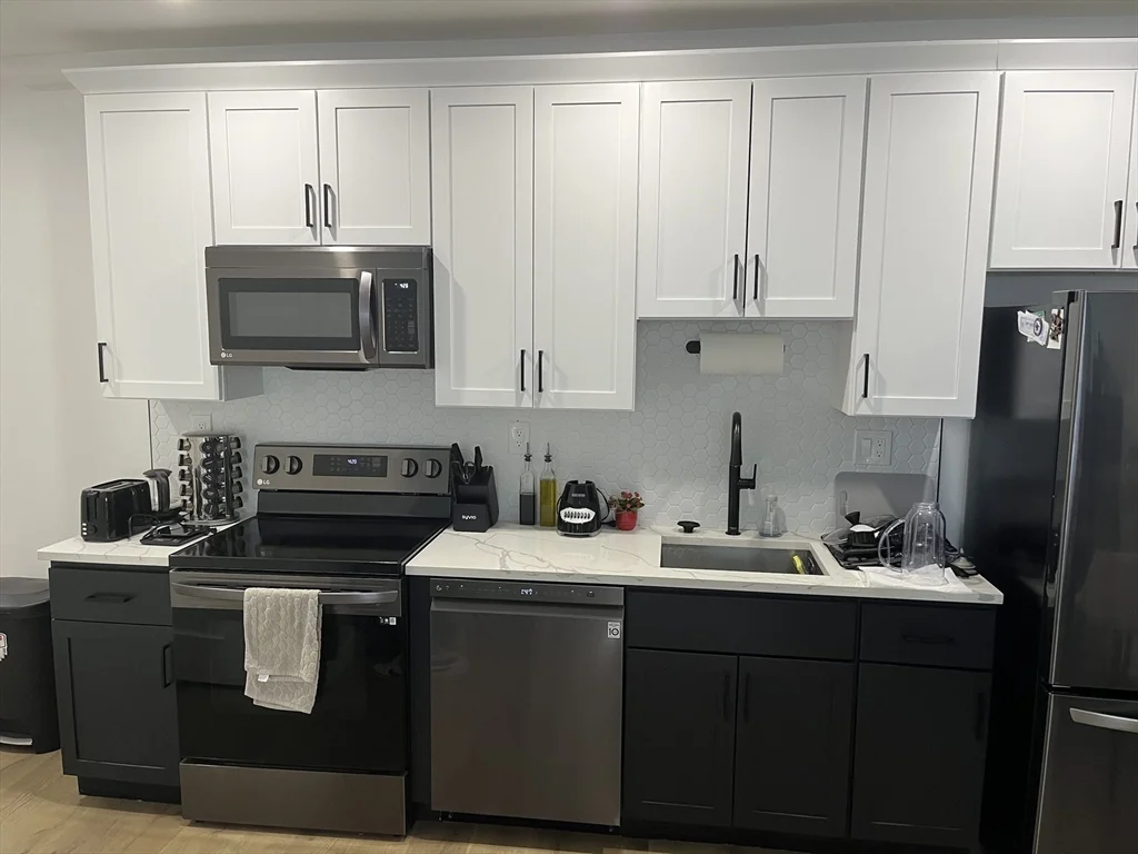 1 bed, 1 bath apartment for rent at 144 Old Colony Ave Unit 303, South Boston — photo 1 of 9