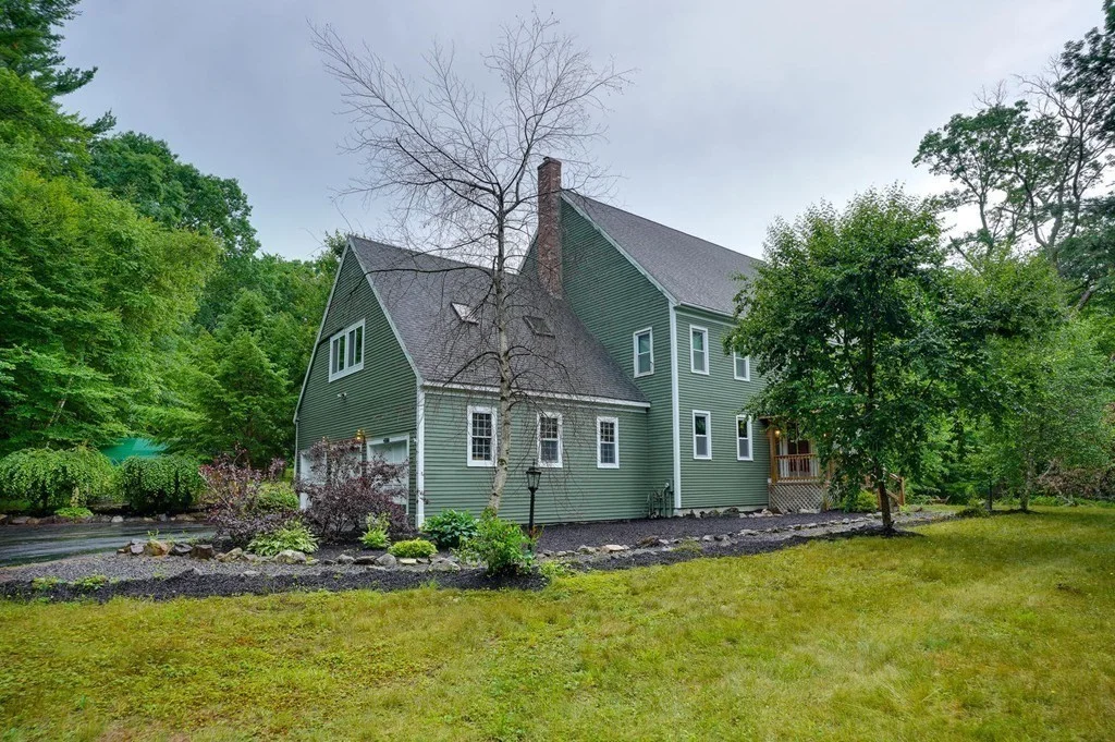 4 bed, 1 bath apartment for rent at 144 Parmenter Rd, Hudson — photo 5 of 39