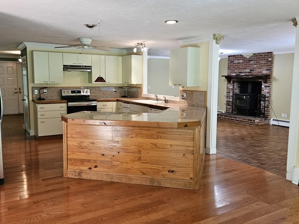 4 bed, 1 bath apartment for rent at 144 Parmenter Rd, Hudson — photo 14 of 39