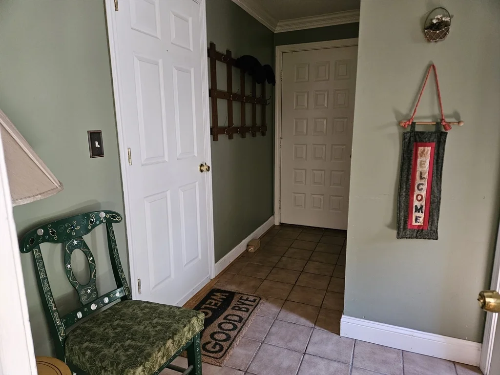 4 bed, 1 bath apartment for rent at 144 Parmenter Rd, Hudson — photo 10 of 39