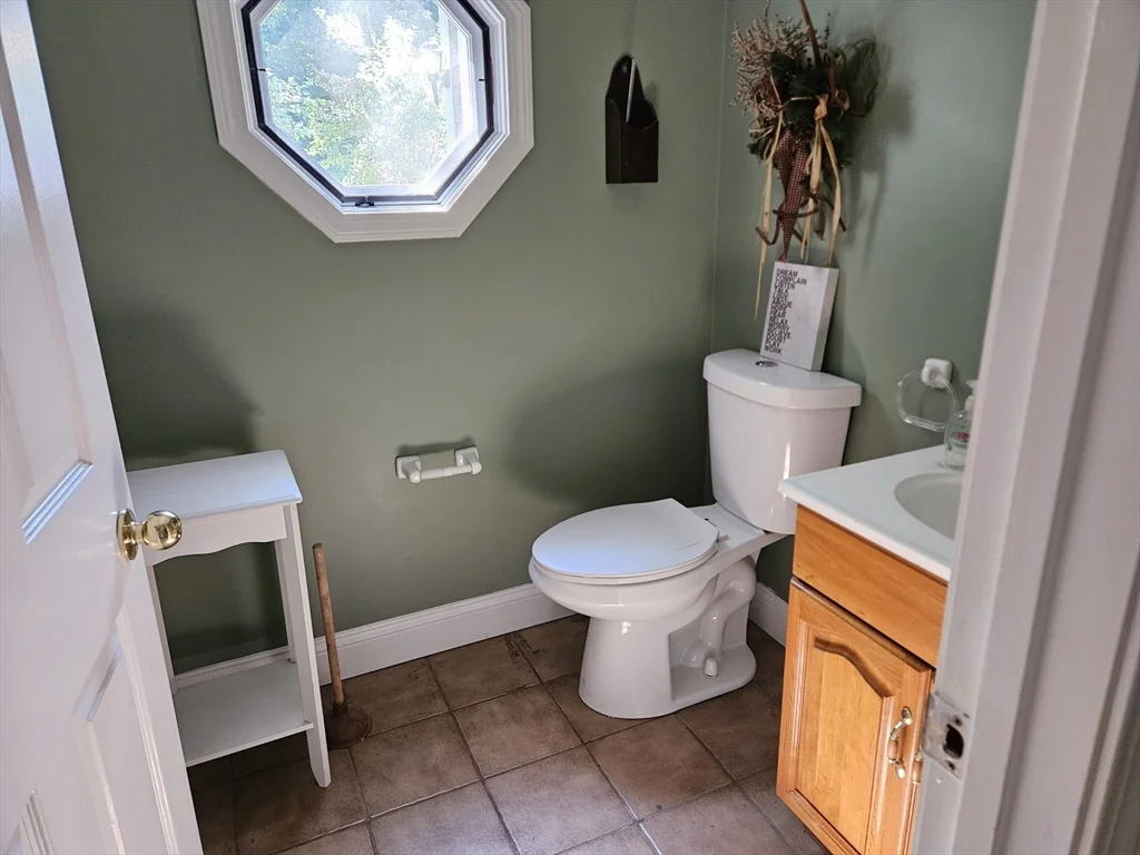4 bed, 1 bath apartment for rent at 144 Parmenter Rd, Hudson — photo 11 of 39